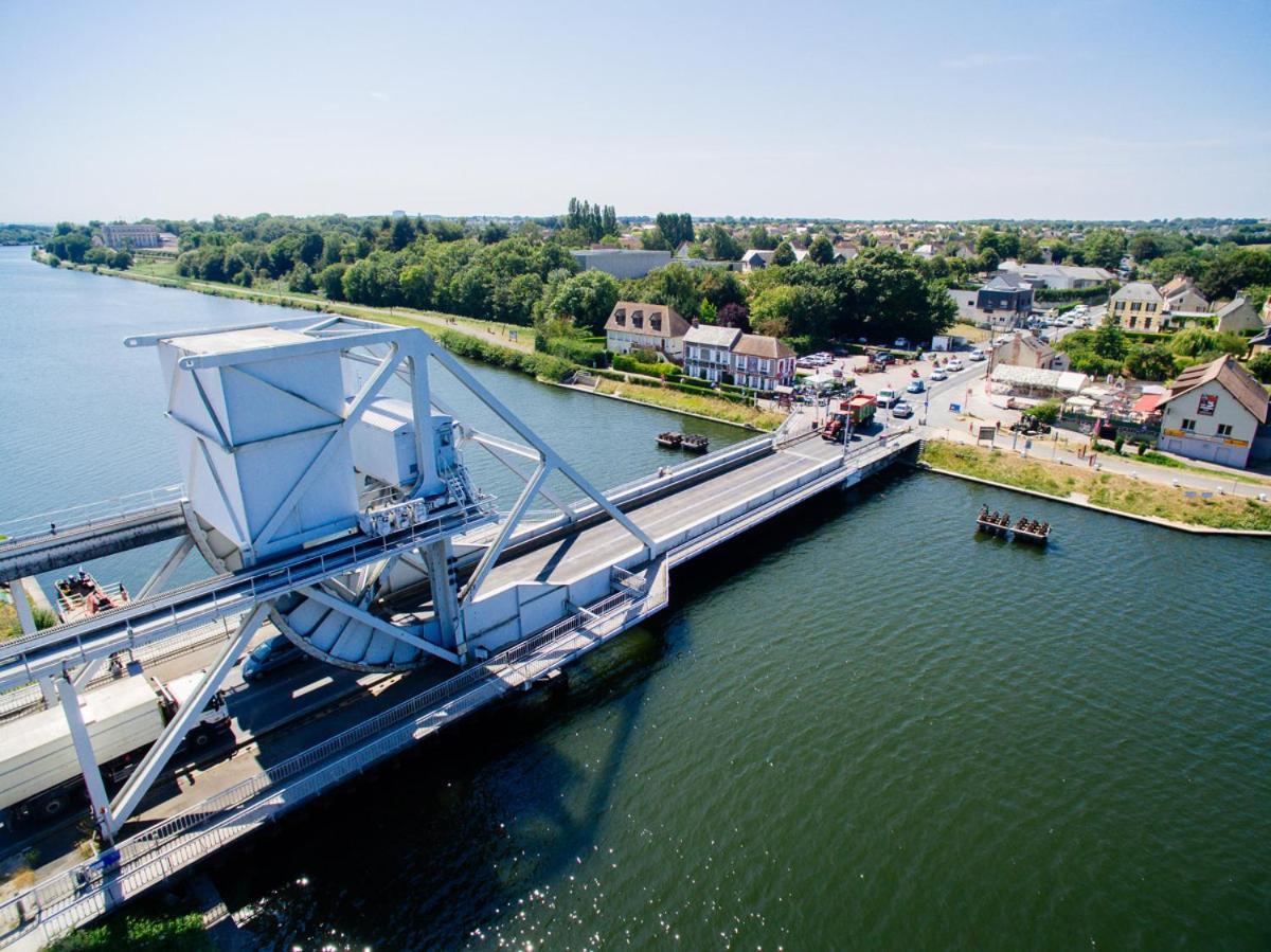 Maison Au Pegasus Bridge & Proche Plage Benouville  Exterior photo